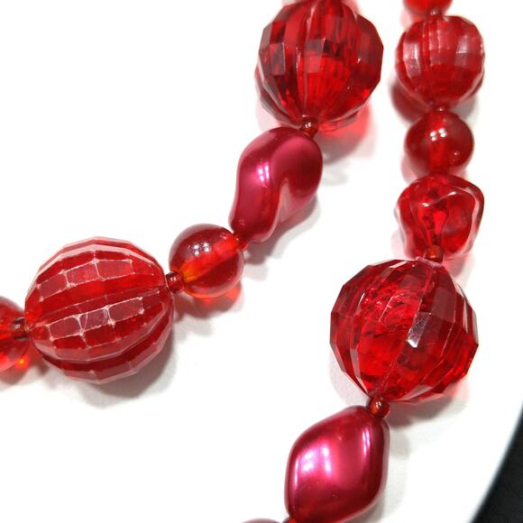 Vintage 1940s Red Lucite Beaded Necklace, Large Beaded Clasp - Picture 6 of 10